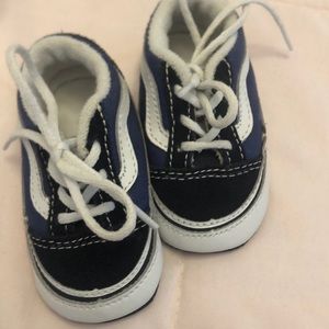 Infant vans size 2
